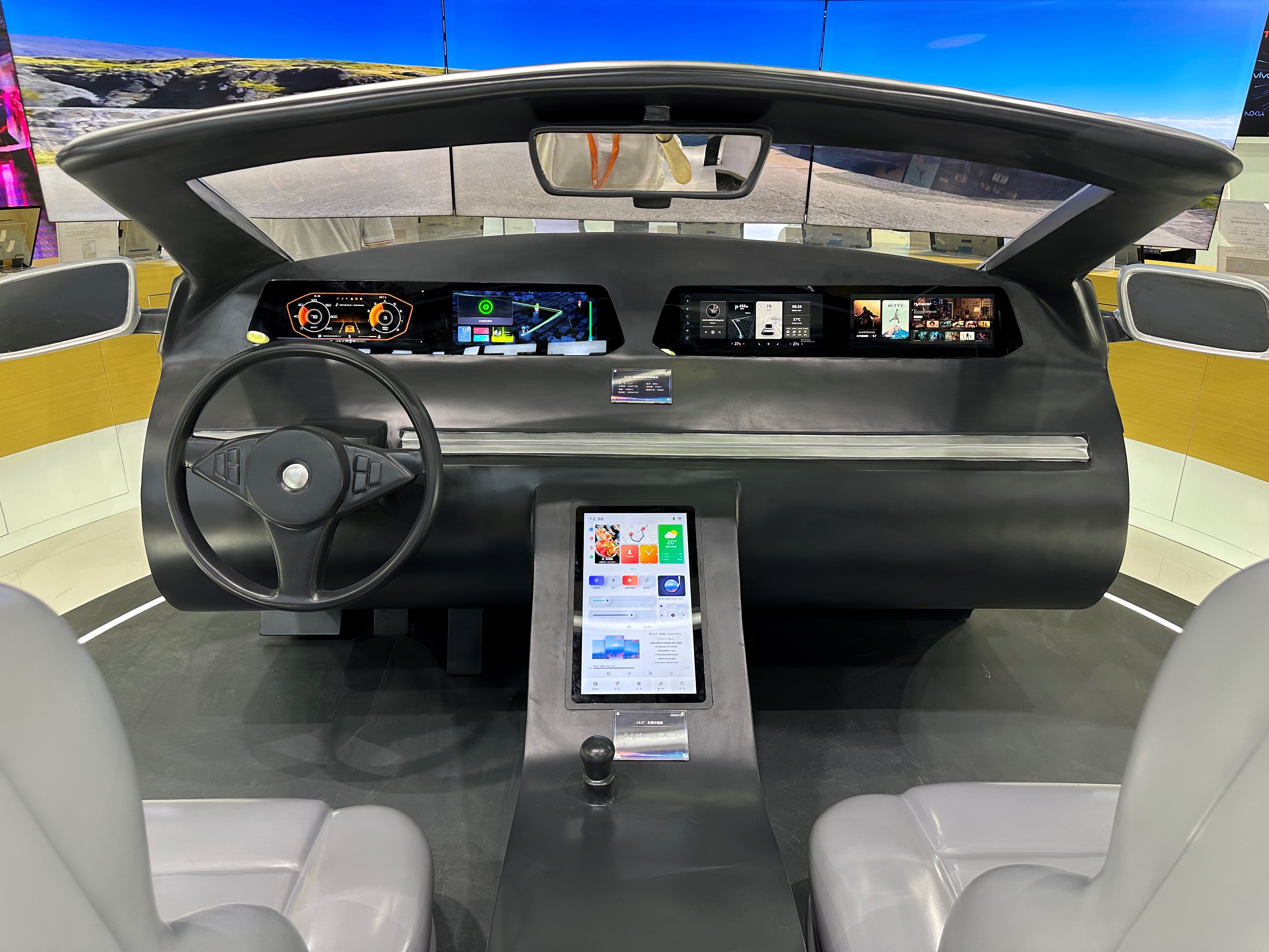 華佳彩攜全國首創(chuàng)金屬氧化物Mini-LED車載屏亮相2023上海DIC顯示展